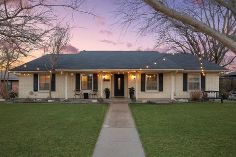 2704 Hunters Creek Drive Plano TX 75075