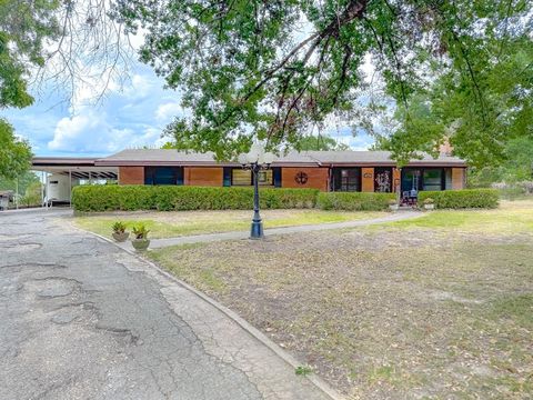 A home in Corsicana