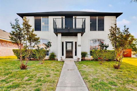 Photo of 1504 Aldridge Drive, Lancaster, TX 75134 (MLS # 21202179)