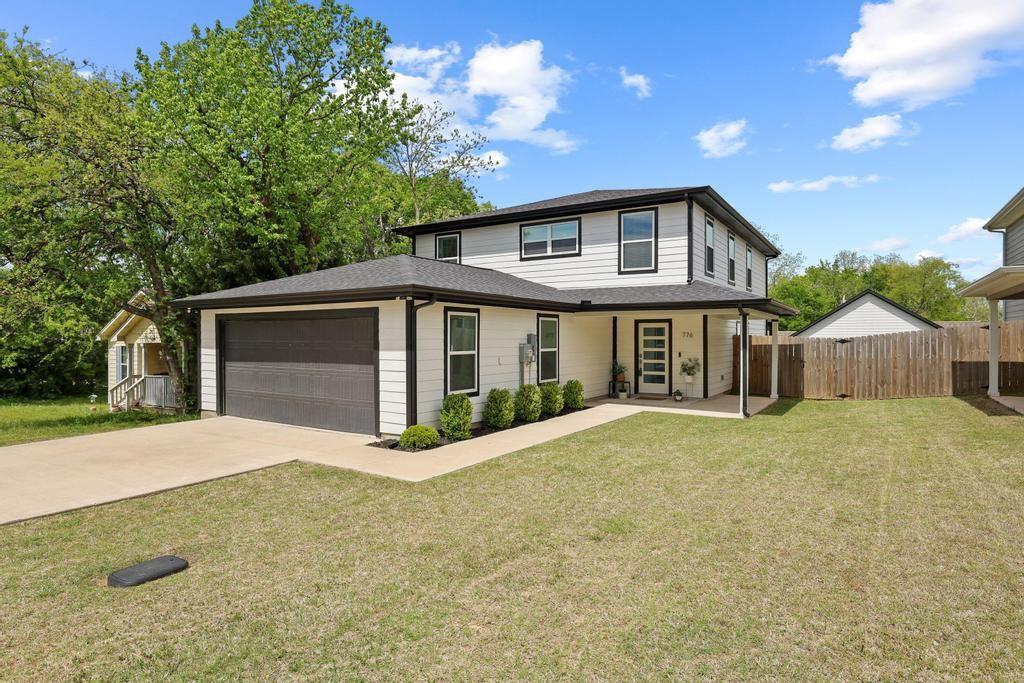Photo 1 of 37 — 776 E Fulton Street, Van Alstyne, TX 75495
