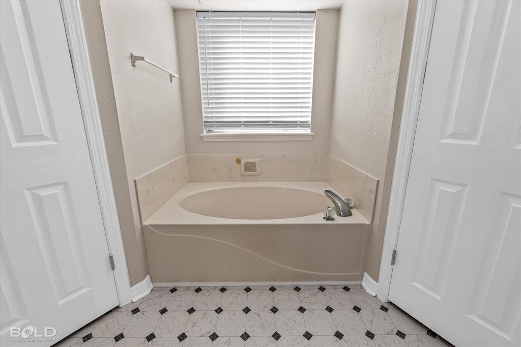 Bossier City, Louisiana 71112, United States, 3 Bedrooms Bedrooms, ,2 BathroomsBathrooms,Residential,Contingent,23896