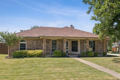 1690 Autumn Breeze Lane Lewisville TX 75077