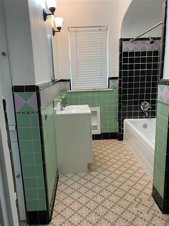 Lakewood Heights - Residential Lease