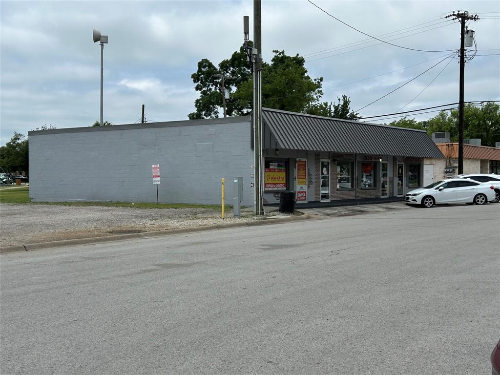 107 W Oak Street