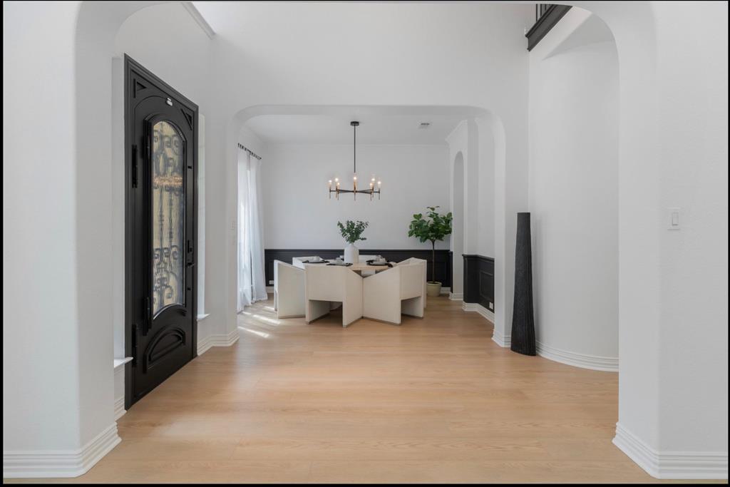 8605 Lindenwood Lane