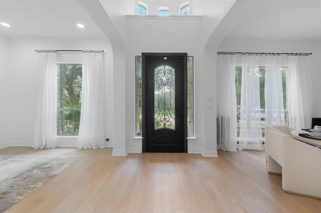 8605 Lindenwood Lane