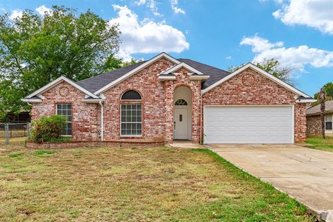 A home in Lake Dallas