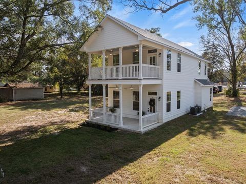 665 N SODA Street Jefferson TX 75657