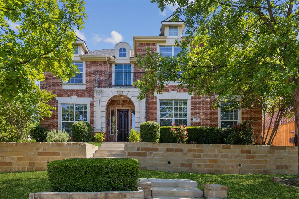 1209 Queen Peggy Lane
