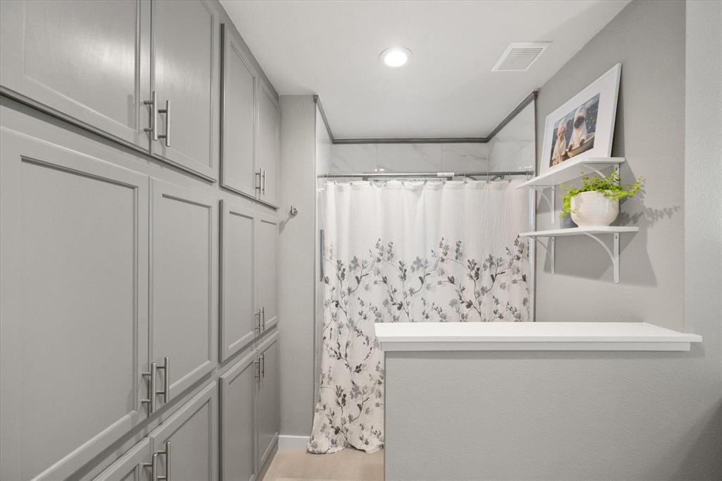 Indian Crk #2 Condo - Residential