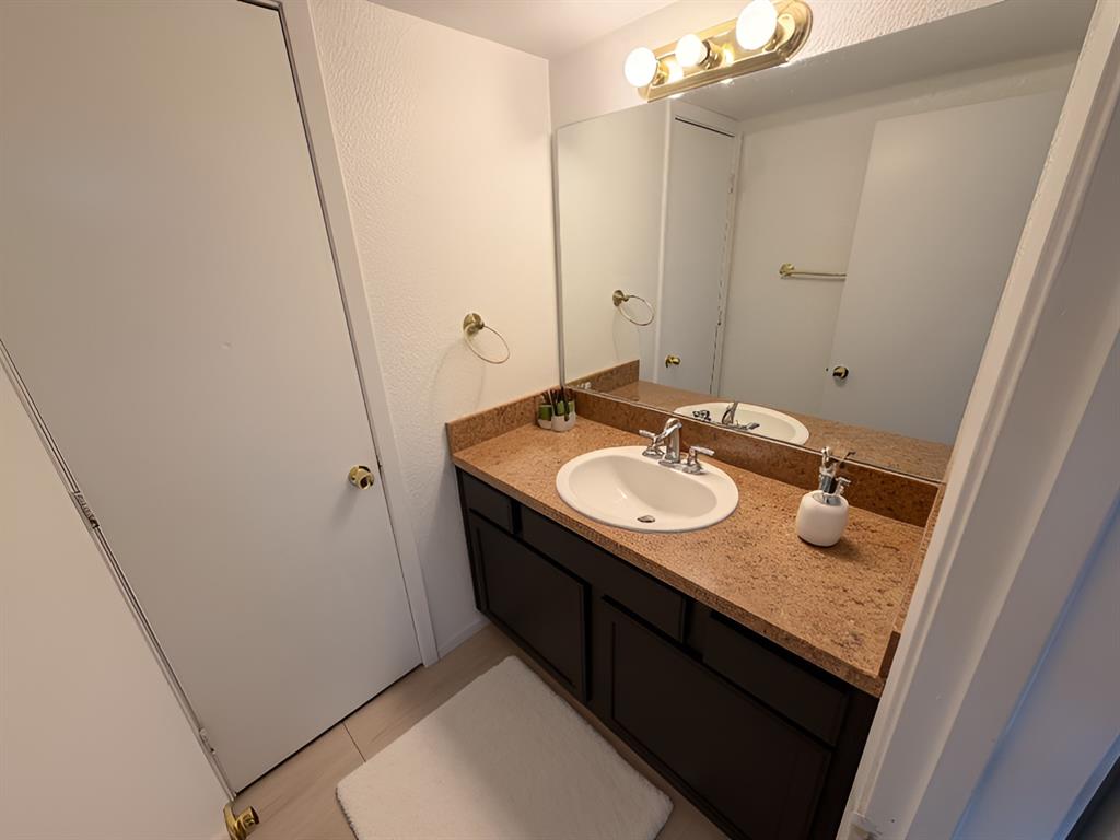 Condo Country Creek - Residential Lease