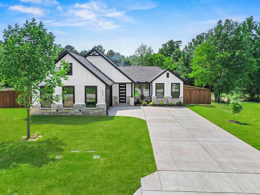 605 Utopia Road