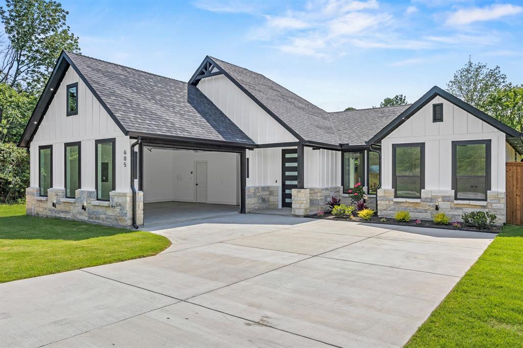 605 Utopia Road