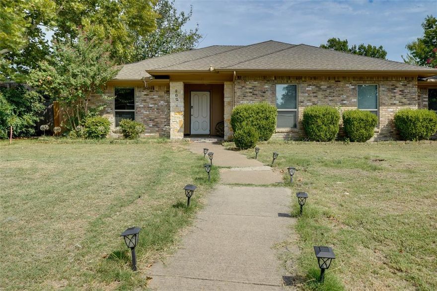 $10,000 credit for closing before End of December, Motivated sellers – don’t miss this opportunity to own your dream home in the heart of Allen! NO HOA!! No Carpet!
This charming home offers 4 bedrooms and 2 full baths, providing ample space and exceptional potential for strong returns. Nestled within the highly sought-after Allen ISD, it’s just minutes from elementary and middle schools—perfect for families seeking convenience and top-rated education.
Enjoy a prime location close to Hwy 75 and only minutes from shopping, dining, and everyday essentials.