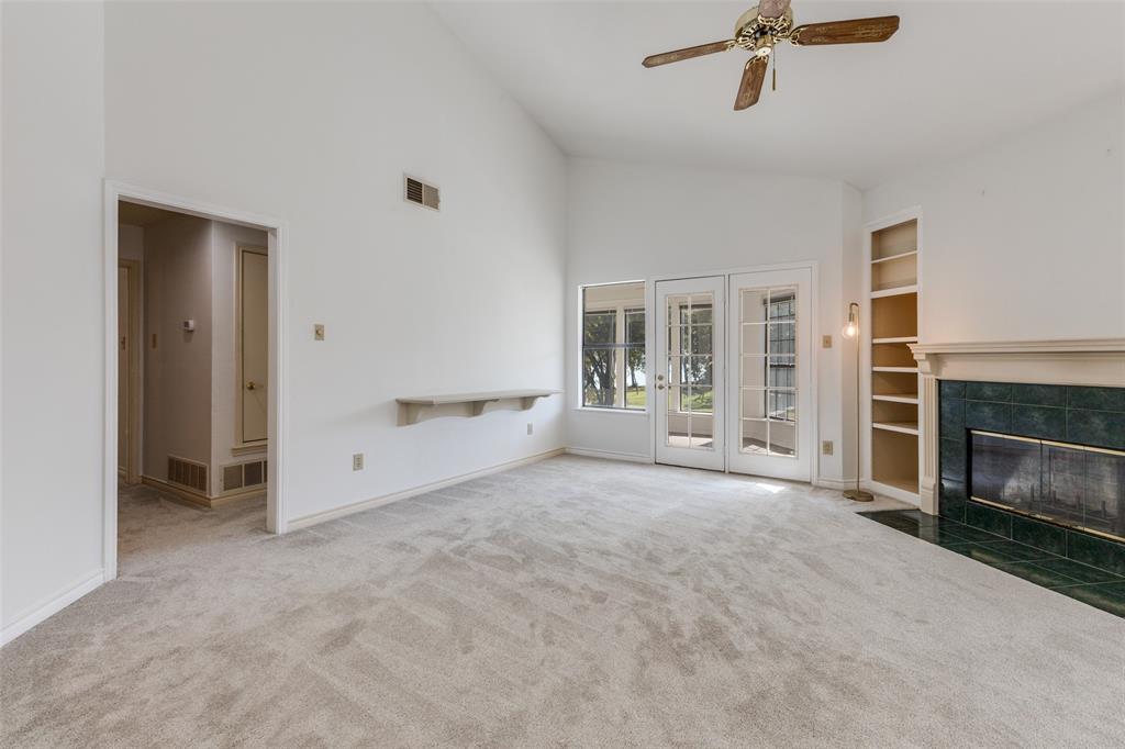 Heritage On The Lake-Waterfron - Residential