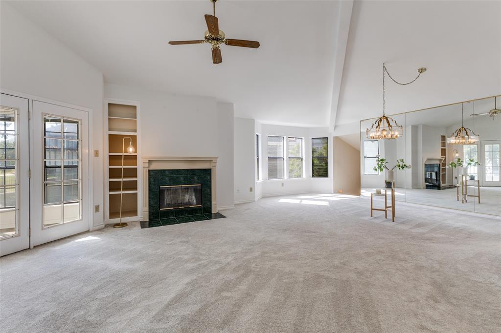 Heritage On The Lake-Waterfron - Residential