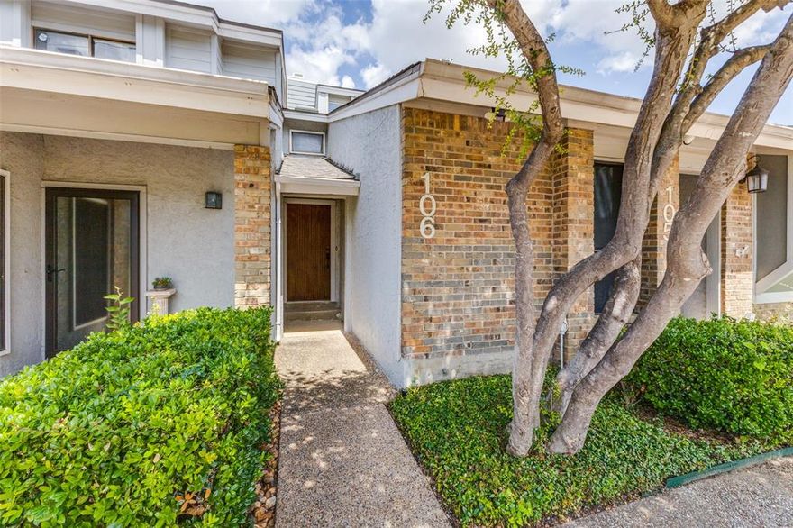 Conveniently located condo with attached one-car garage offers a functional layout in a prime North Dallas location. Step into an open living area with a gas fireplace as the focal point, blending easily with a dining nook and kitchen featuring granite countertops, a breakfast bar, and ample cabinetry.
A separate utility room adds everyday convenience—rare in this price range. The spacious primary bedroom includes a walk-in closet and French doors that open to the second bedroom, creating the perfect space for a home office, nursery, or guest room.
Enjoy the peaceful community setting just steps from the Preston Ridge Trail, with easy access to nearby shopping and dining at Preston and Frankford, and a quick commute to the Dallas North Tollway, George Bush Turnpike, and Legacy West. The unit is ideally located within the complex near the community pool, visitor parking, and mailboxes.
HOA dues cover water, trash, sewer, and grounds maintenance.
Nearby amenities: Preston Ridge Trail, Trader Joe’s, Whole Foods, Kroger, Shops at Willow Bend, Hoblitzelle Park, restaurants along Preston Rd & Frankford Rd, and Plano ISD schools: Jackson, Frankford, Shepton, and Plano West.