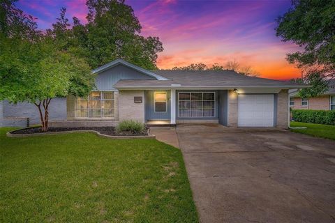 Photo of 10008 San Lorenzo Drive, Dallas, TX 75228 (MLS # 21257981)