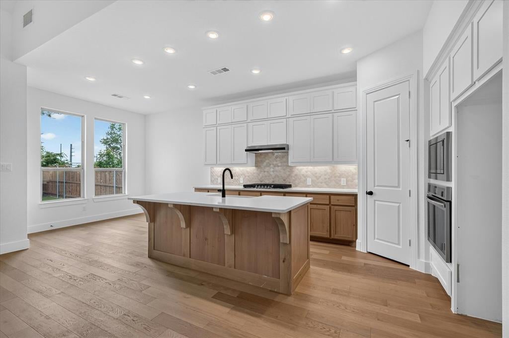1905 Channel Island Lane
