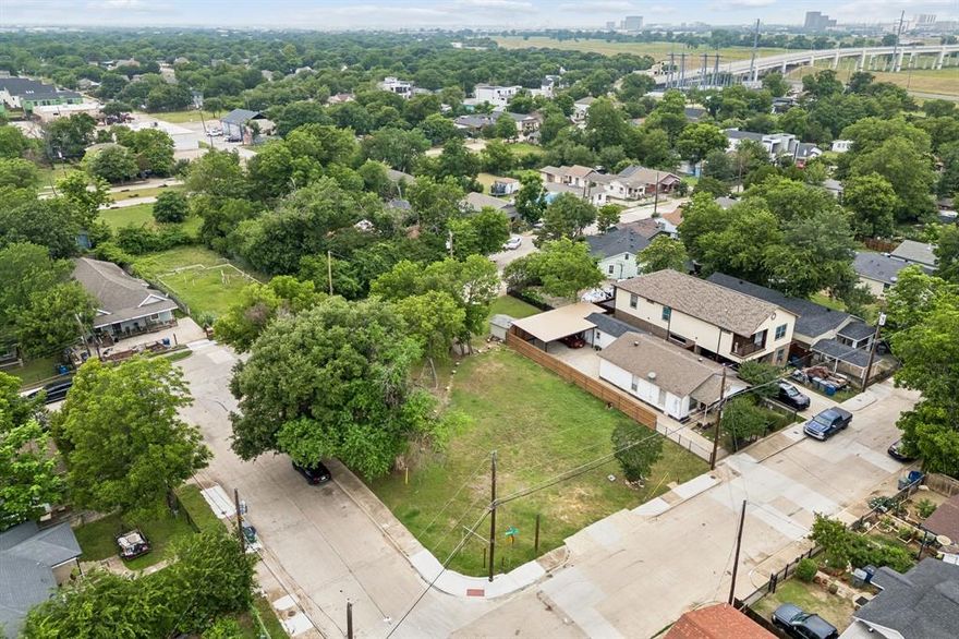 Fantastic opportunity to build in the heart of West Dallas’ ongoing transformation. Located at 3305 Brantley St in Dallas, TX 75212, this residential lot offers incredible potential for builders, investors, or future homeowners looking to capitalize on one of the city’s fastest-growing areas. Surrounded by new development and revitalization, the property is conveniently positioned just minutes from Downtown Dallas, Trinity Groves, Bishop Arts, and major highways. Whether you’re planning a custom home, spec project, or long-term investment, this lot presents an exceptional opportunity in a rapidly appreciating pocket of West Dallas.