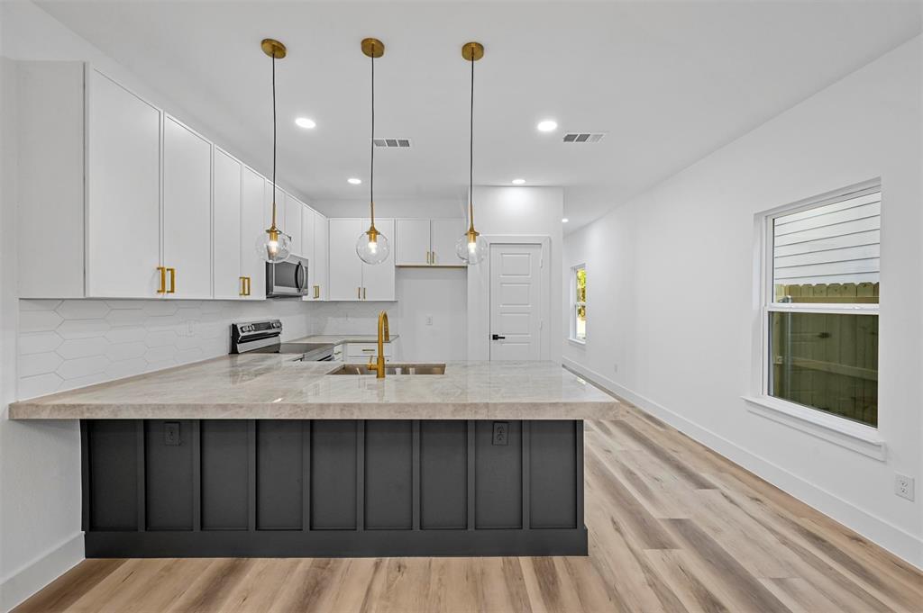 Lincoln Manor 2 - Residential Lease