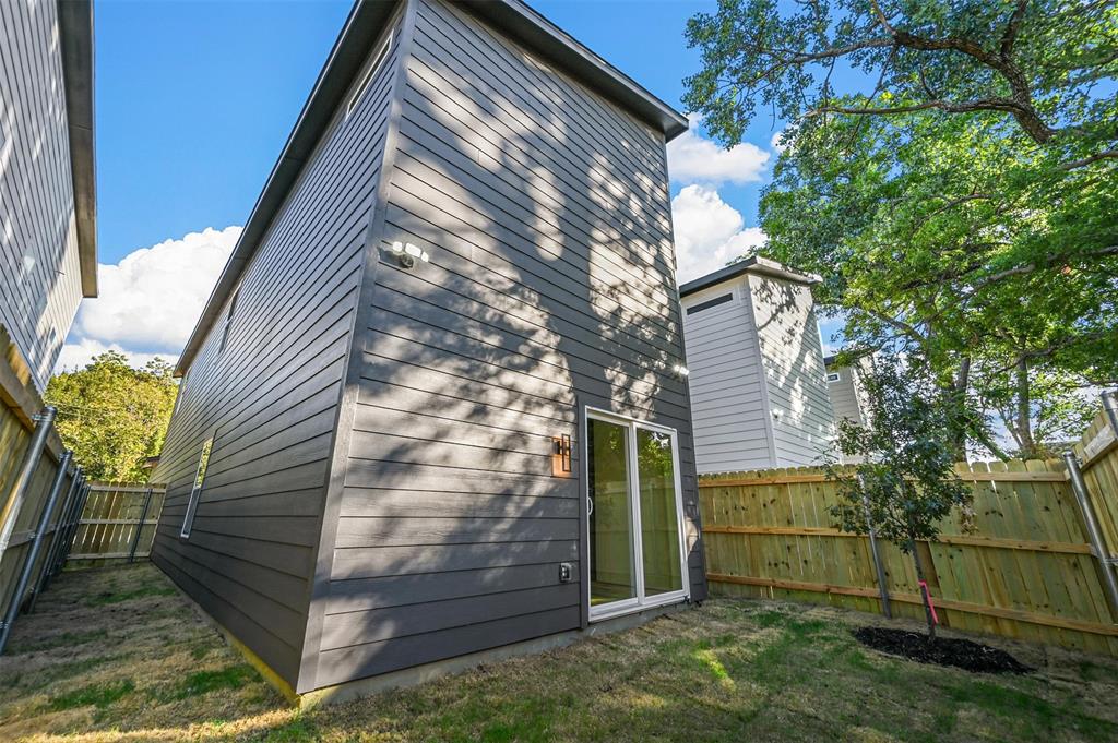 Lincoln Manor 2 - Residential Lease