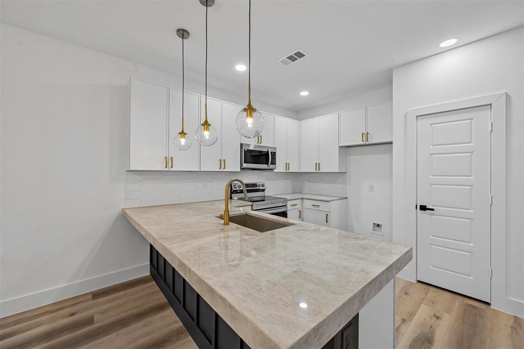 Lincoln Manor 2 - Residential Lease