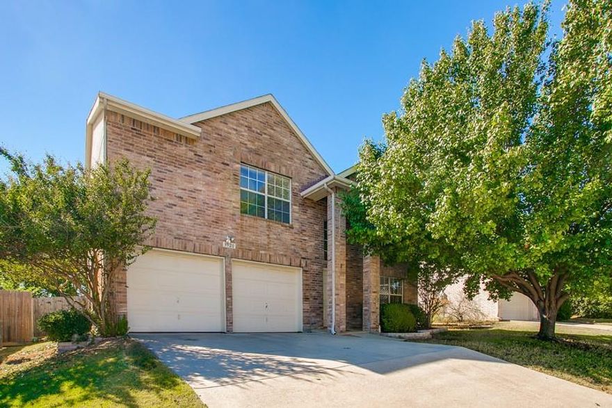 Wonderful home with covered patio, large backyard and that is just the beginning. Spacious Game Room upstairs can keep all the toys. Down stairs is the gracious family RM and formal dining that can be used as a third living or office. Huge master bedroom has room for all your big furniture! Super neat and clean. All bedrooms are upstairs. What a great house! Current photos from previous listing.
Tenants must sign lease and pay funds owed within 24 hours of approval! Must move in within 14 days from the available date!
Leaser & agent to verify all info herein include schools & dimensions.