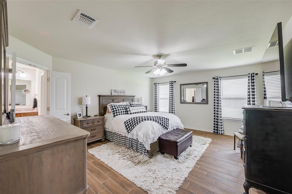 Granbury, Texas 76049, United States, 4 Bedrooms Bedrooms, ,3 BathroomsBathrooms,Residential,Active,167560