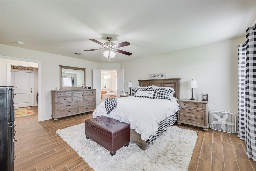 Granbury, Texas 76049, United States, 4 Bedrooms Bedrooms, ,3 BathroomsBathrooms,Residential,Active,167560