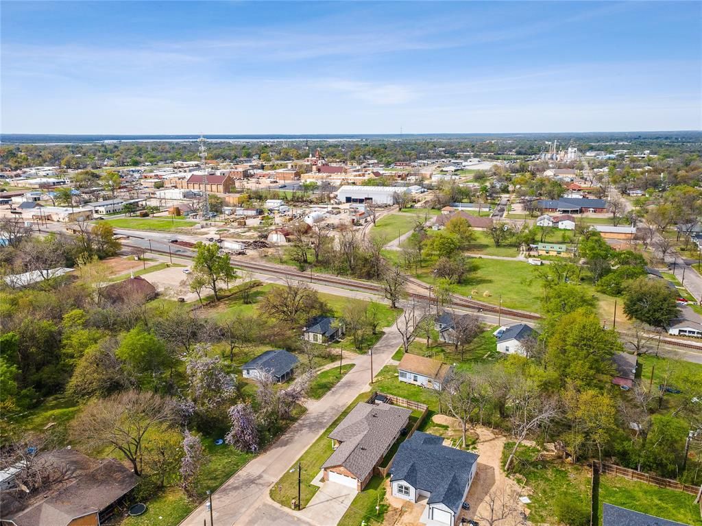 Photo of 101 Ross Street W, Sulphur Springs, TX 75482 (MLS # 21209107)