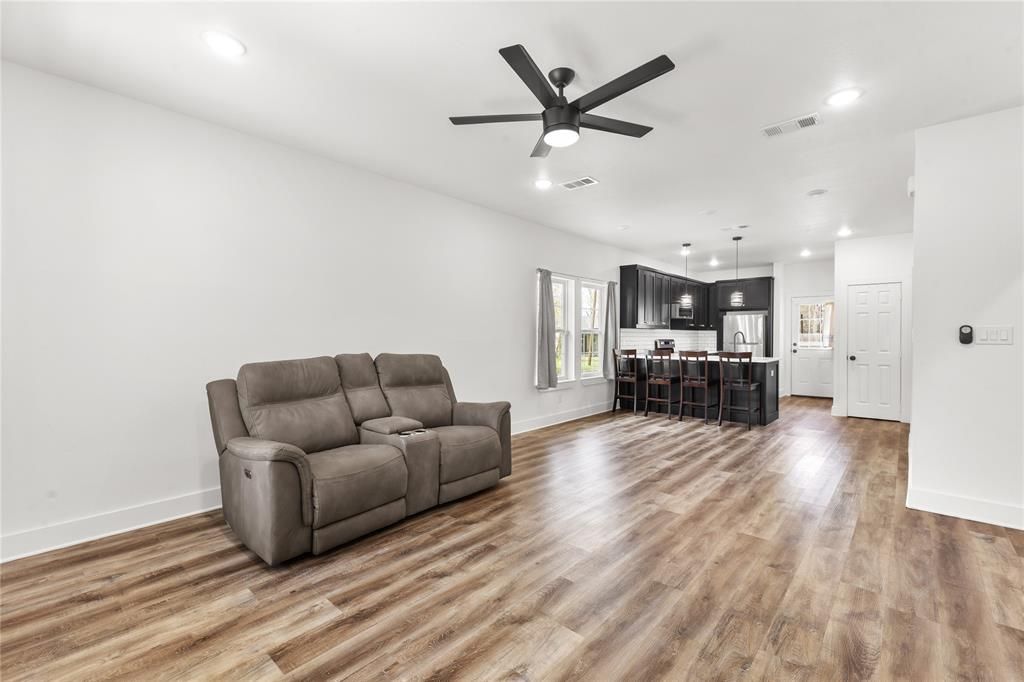 Photo of 101 Ross Street W, Sulphur Springs, TX 75482 (MLS # 21209107)