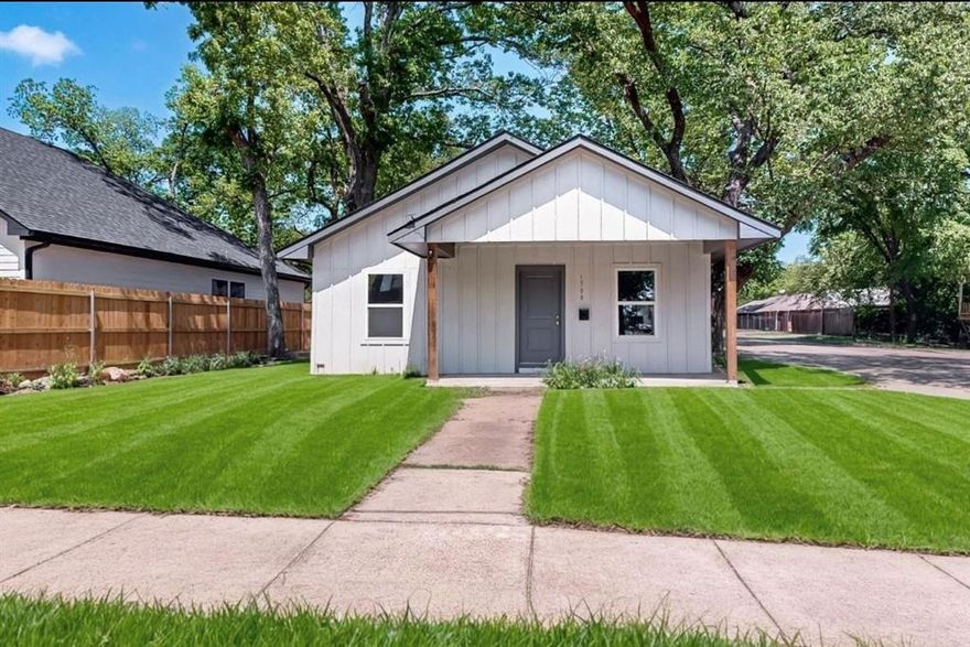 Step into this beautifully remodeled home on a corner lot in a prime desirable location just off 7th Street and walking distance to shops and restaurants. Available to lease, purchase, or seller finance. MLS #21034342
This available move-in-ready home features 3 spacious bedrooms, 3 full bathrooms within 1,792 sq ft of updated living space.
Renovations :A brand-new roof replaced in 2024, renovated front porch, modern kitchen with new appliances + a farmhouse sink, stylish modern bathrooms with white trendy tile, fresh paint, and new exterior siding. The upstairs loft is ideal for a home office, playroom, or guest space. Enjoy the spacious lot within .17 there’s  mature shade trees and a metal shed for extra storage adding extra convenience.


Don’t miss this great opportunity with available lease or financing options available don't miss out!! Schedule your tour today before its gone! OPEN HOUSE!! SUNDAY 09.21.2025 - TIME :8AM- 12 PM