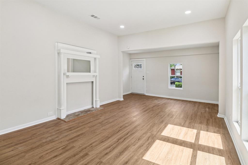 403 S Willomet Avenue