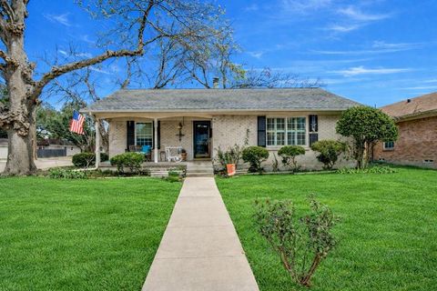 Photo of 7144 Haverford Road, Dallas, TX 75214 (MLS # 21163232)