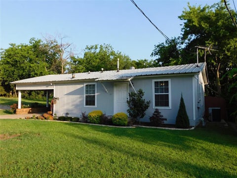 Photo of 1107 Oakwood Drive, Denton, TX 76205 (MLS # 21403792)