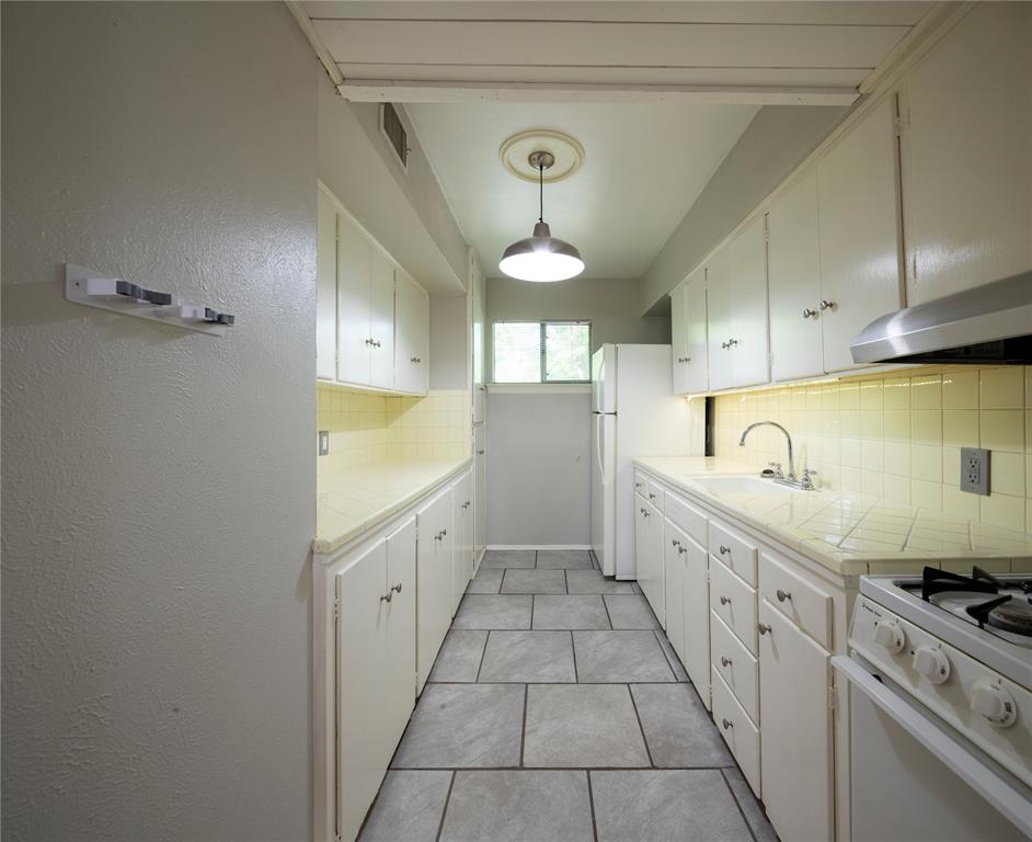 OLD DCAD TR - Residential Lease