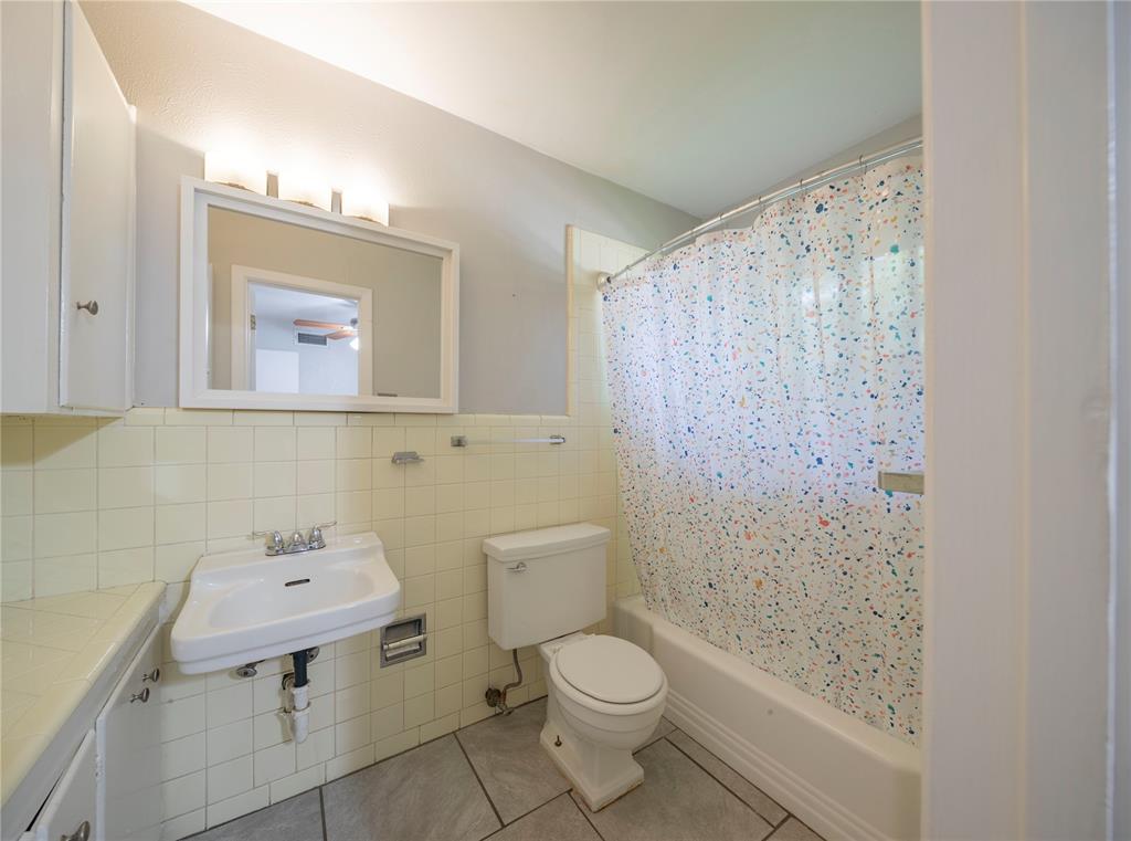 OLD DCAD TR - Residential Lease