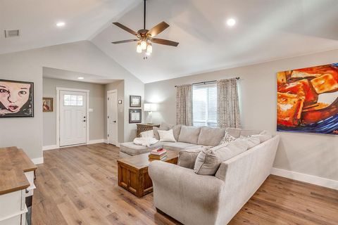 Tiny photo for 407 Grayson Ct, Joshua, TX 76058 (MLS # 21101933)