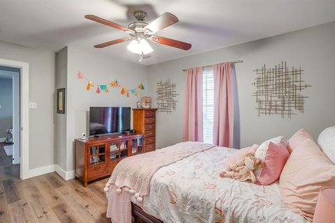 Tiny photo for 407 Grayson Ct, Joshua, TX 76058 (MLS # 21101933)