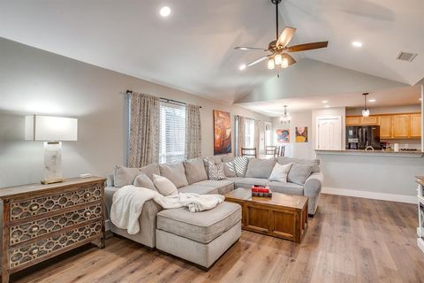 Tiny photo for 407 Grayson Ct, Joshua, TX 76058 (MLS # 21101933)