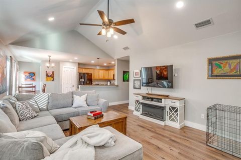 Tiny photo for 407 Grayson Ct, Joshua, TX 76058 (MLS # 21101933)