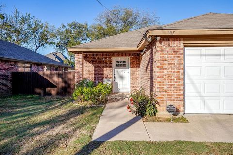 Tiny photo for 407 Grayson Ct, Joshua, TX 76058 (MLS # 21101933)