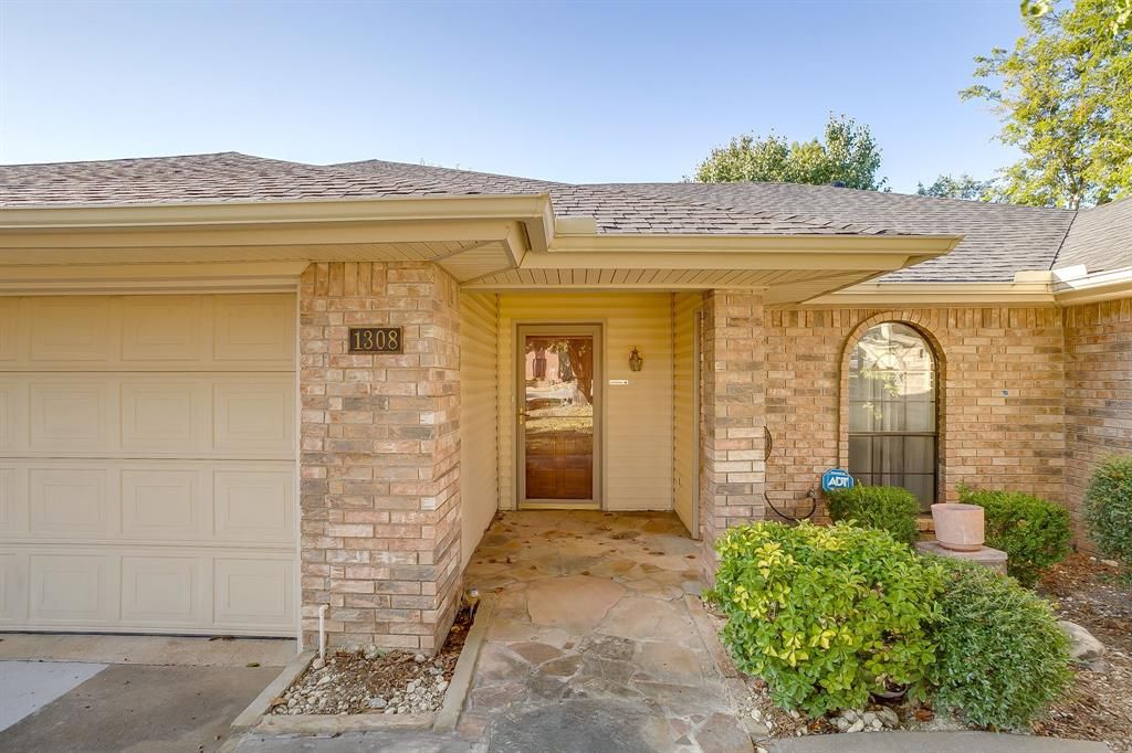 Photo of 1308 Nueces Court, Benbrook, TX 76126 (MLS # 21138805)