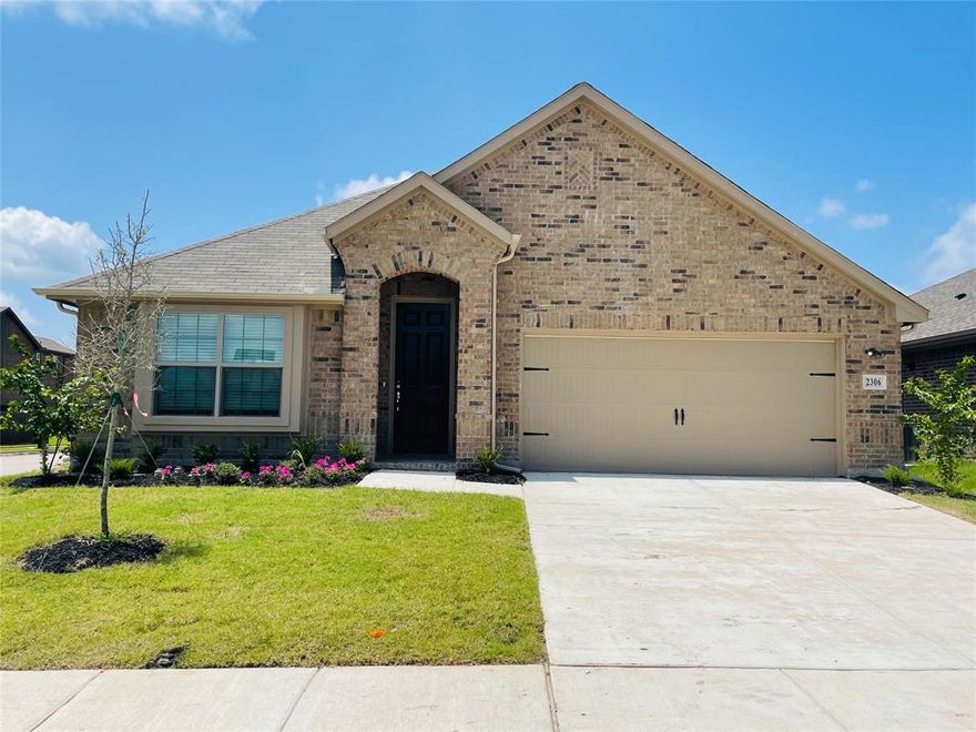 Beautiful, spacious single story home with 4 beds 1 study 2 baths in highly desirable community Travis Ranch! Oversize backyard with covered patio is great for grilling party. The study room has french glass door. Large kitchen with beautiful granite counter tops, brand new stainless steel appliances and walk-in pantry. Spacious master suite with walk-in closet and view of backyard. Master bath features double sinks and standing shower. All bedrooms have walk-in closets. Approximate 30 min to downtown Dallas, 7 min to Highway 80, 12 min to Walmart.