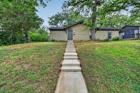 Photo of 7411 Schepps Parkway, Dallas, TX 75217 (MLS # 21277163)