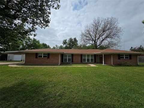 Photo of 901 W Main Street, Quinlan, TX 75474 (MLS # 21225697)