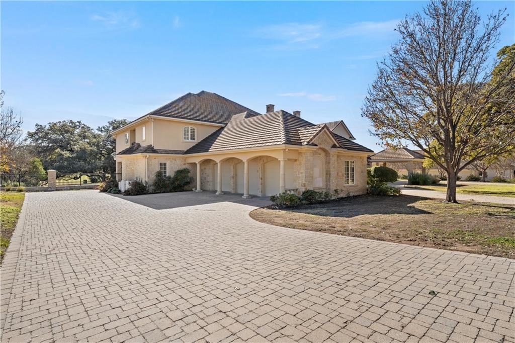 11 Club Estates Court