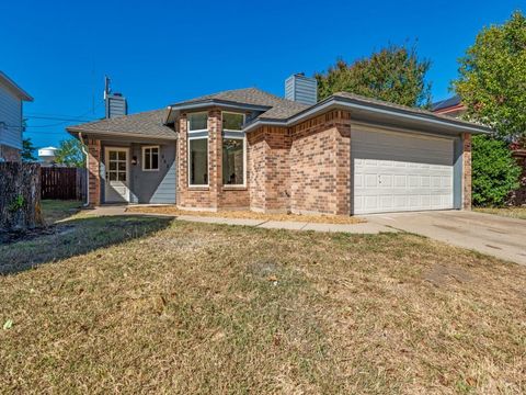 Photo of 608 Lemons Street, Cedar Hill, TX 75104 (MLS # 21094920)