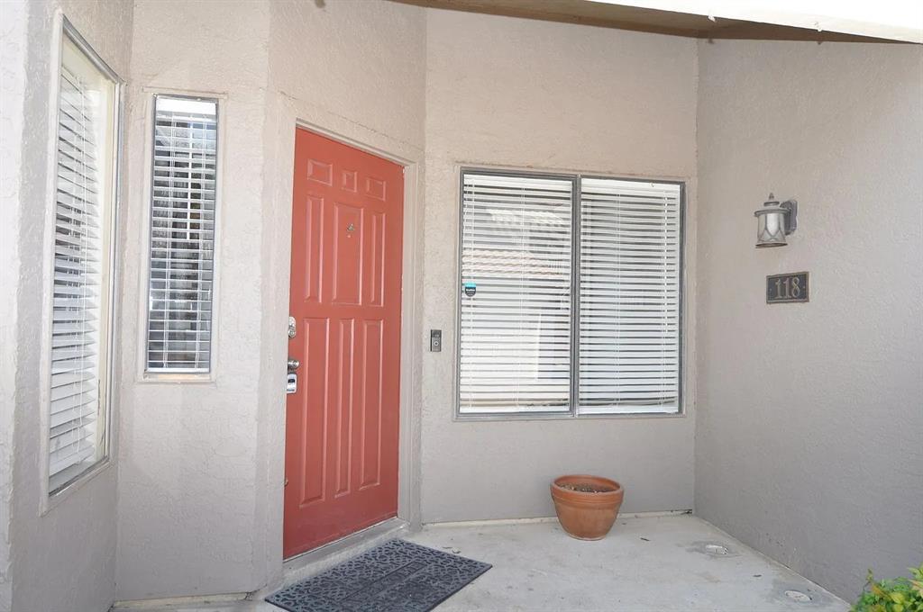 Villas Condo At Pkwy Village - Residential Lease